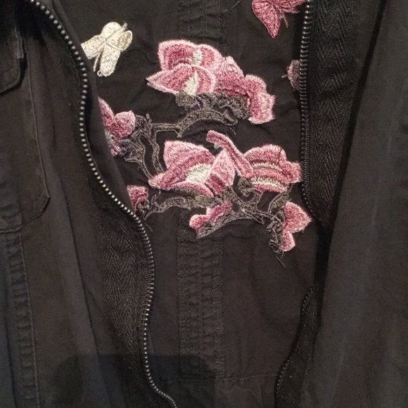 Beautiful Ashley Embroidered Jacket-Size XL - Picture 4 of 8